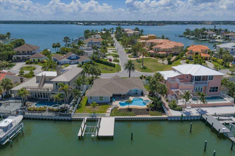 3 bedroom Single Family Residence at 2218 Donato Drive, Bellevue Estates Island 2nd Add, Belleair Beach — photo 3