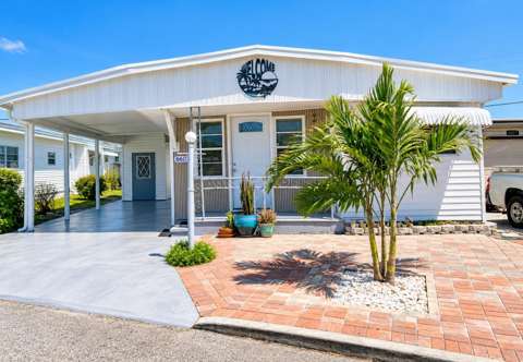 6605 Connecticut Street, golf community for sale in Bradenton