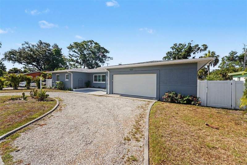 3 bedroom Single Family Residence at 4660 22nd Avenue, West Shadow Lawn, St Petersburg — photo 2