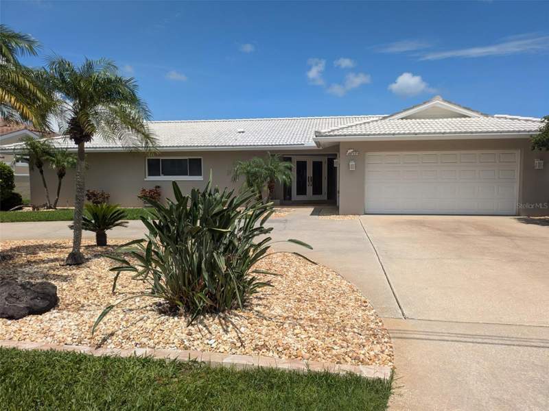 4 bedroom Single Family Residence at 212 POINCIANA LANE, HARBOR BLUFFS SEC 5, LARGO — photo 2