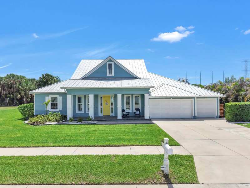 4 bedroom Single Family Residence at 8013 Key West Conch Drive, Key West Landings, Riverview — photo 1
