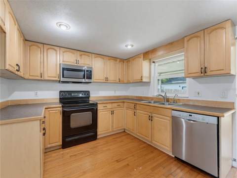 1116 E Oakwood Street, Tarpon Springs FL - photo 21 of 68