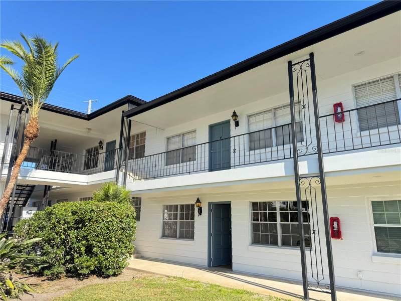 Pineloch Lake Apartments