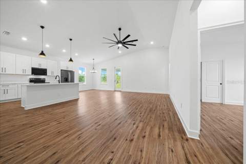 16213 Penn State Road, Weeki Wachee FL - photo 11 of 63