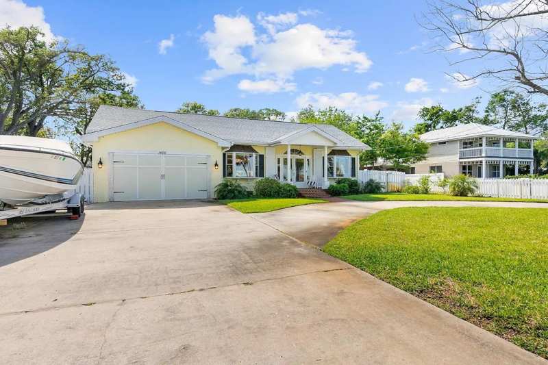 4 bedroom Single Family Residence at 1426 Riverside Drive, Mc Bride Hernandez Grant, Daytona Beach — photo 1