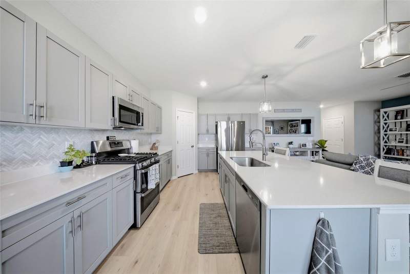 5 bedroom Single Family Residence at 12953 Camarillo Place, Hinton Hawkstone Ph 2A & 2B2, Lithia — photo 2