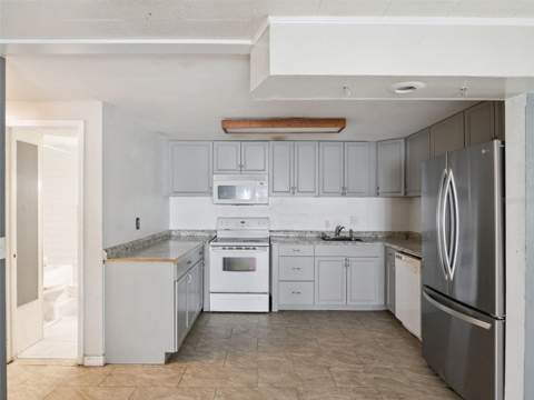 13602 Palm Drive, Astatula FL - photo 9 of 39