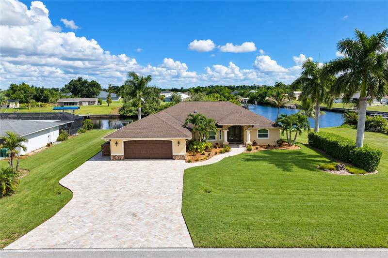 3 bedroom Single Family Residence at 4282 Gillot Boulevard, Port Charlotte Sec 060, Port Charlotte — photo 2