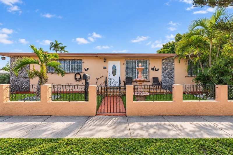 5 bedroom Single Family Residence at 500 E 40th Street, Hialeah Add 14, Hialeah — photo 1