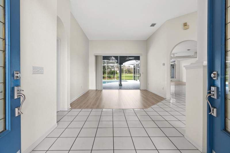 4 bedroom Single Family Residence at 2713 Clubhouse Drive, Walden Lake Unit 27 Ph 2 SE, Plant City — photo 2
