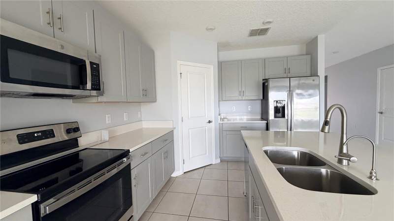 4 bedroom Single Family Residence at 486 Pine Tree Bridge Trail, Southern Pines Ph 4, St Cloud — photo 5