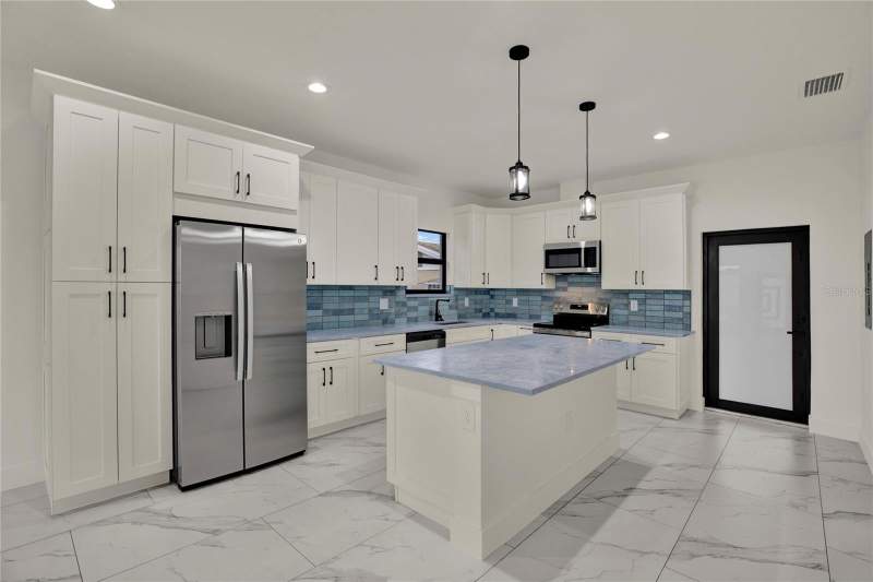 3 bedroom Single Family Residence at 2725 W Green Street, Mac Farlanes Rev Map Of Add, Tampa — photo 2