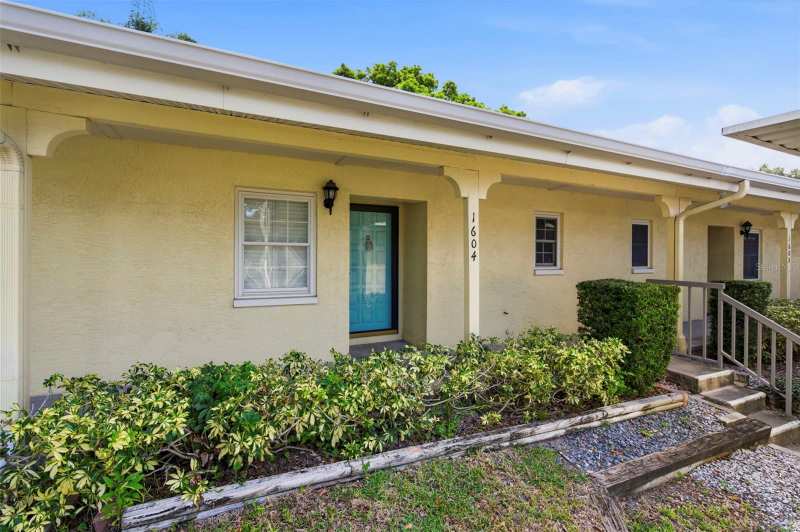1 bedroom Villa at 2465 Northside Drive #1604, Woodland Villas Condo 1, Clearwater — photo 1