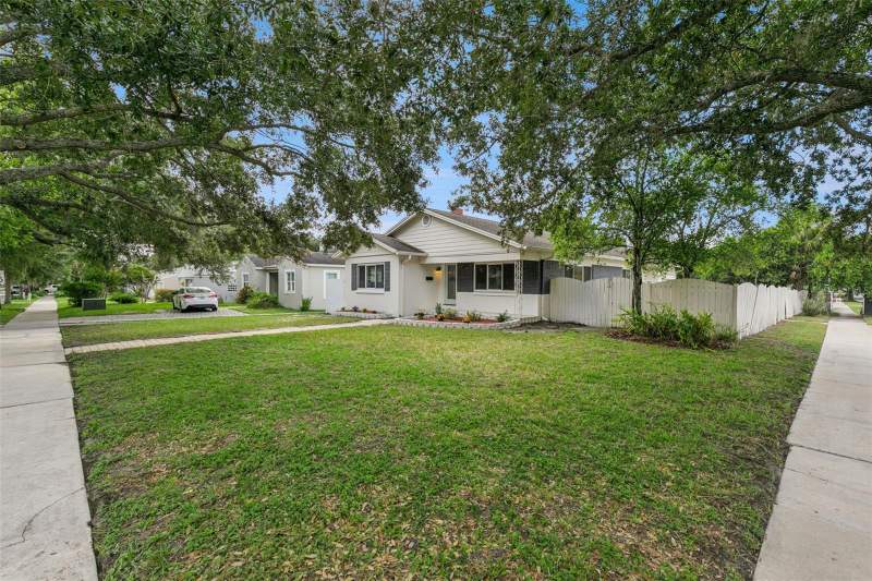 3 bedroom Single Family Residence at 1652 Berkshire Avenue, Orwin Manor Westminster Sec, Winter Park — photo 2