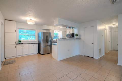 1049 Birch Boulevard, Tavares FL - photo 6 of 6