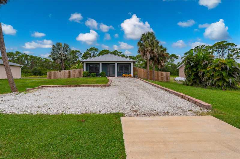 1 bedroom Single Family Residence at 1027 Campbell Street, Port Charlotte Sec55, Port Charlotte — photo 1