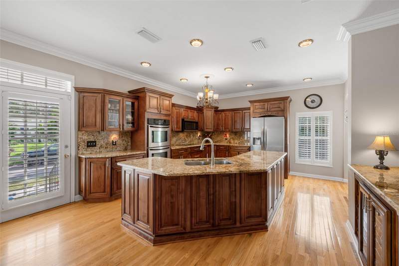4 bedroom Single Family Residence at 4535 W Beachway Drive, Beach Park, Tampa — photo 3