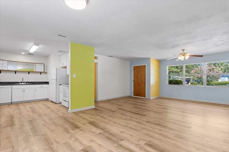 3 bedroom Single Family Residence at 1302 NE 14th Terrace, Highland Court, Gainesville — photo 2