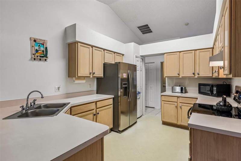 3 bedroom Single Family Residence at 25111 Bonnie Blue Court, Plantation At Leesburg Tara View, Leesburg — photo 2