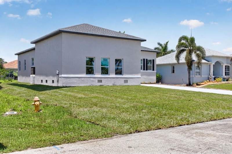 4 bedroom Single Family Residence at 15809 Melport Circle, Port Charlotte Sub Sec 93, Port Charlotte — photo 2