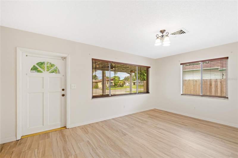 3 bedroom Single Family Residence at 5527 Commonwealth Avenue, North St Petersburg, St Petersburg — photo 5