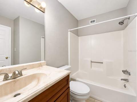 81 SE 16th Avenue #D101, Gainesville FL - photo 19 of 29