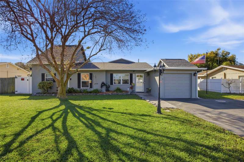 RobertsonsHomes for Sale in Seminole, FL