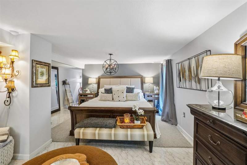 4 bedroom Single Family Residence at 1204 E Park Circle, Riverbend Sub, Tampa — photo 5