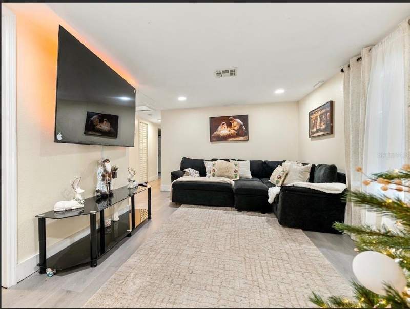 3 bedroom Single Family Residence at 8303 N 11th Street, Sulphur Spgs Add, Tampa — photo 5