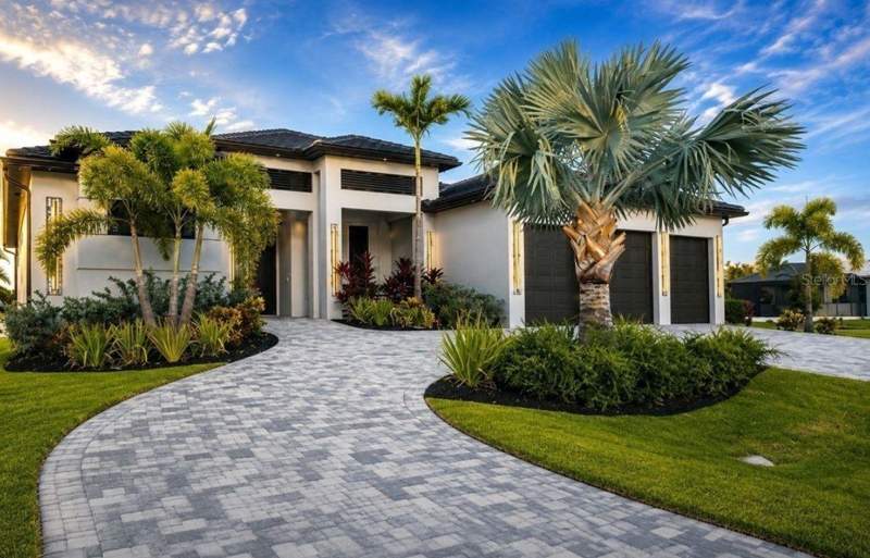 3 bedroom Single Family Residence at 3123 SW 29th Avenue, Cape Coral, Cape Coral — photo 2