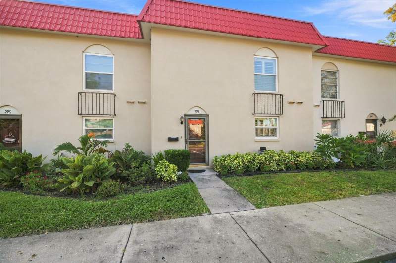 3 bedroom Townhouse at 2700 Bayshore Boulevard #592, Mediterranean Manors, Dunedin — photo 3