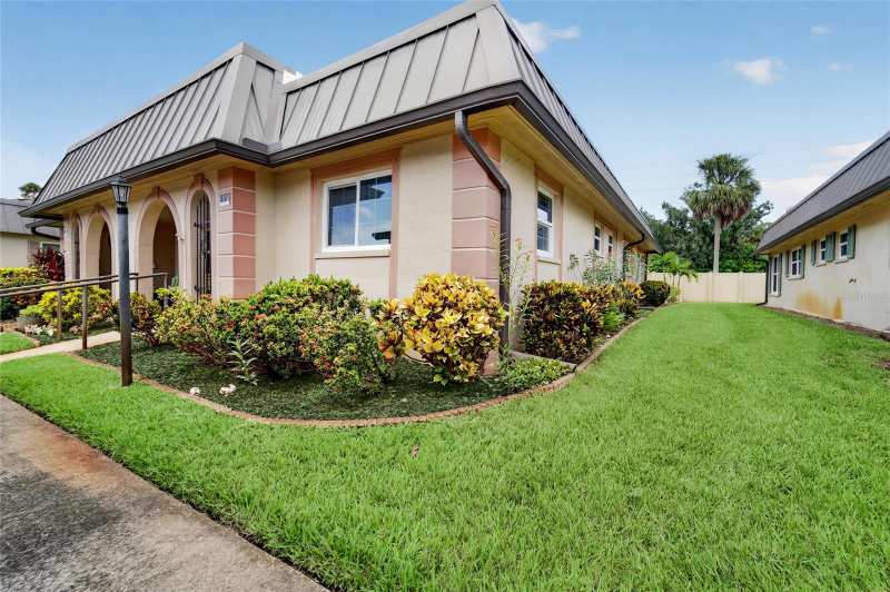 2 bedroom Condominium at 4217 Stratford Drive #0, Gardens Beacon Square, New Port Richey — photo 1