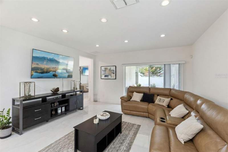 4 bedroom Single Family Residence at 2581 WADEVIEW LOOP, PINEWOOD GARDENS, ST CLOUD — photo 5