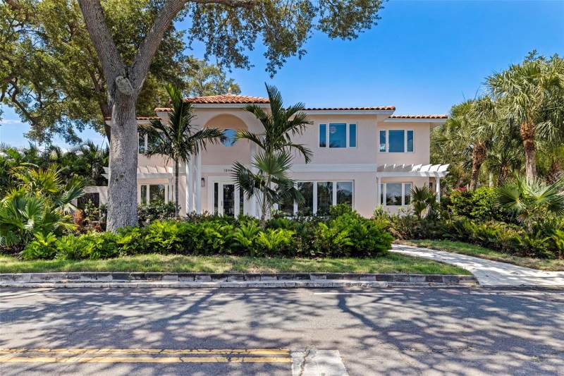 4 bedroom Single Family Residence at 1846 Coffee Pot Boulevard, Snells C Perry North Shore Add Rev Rep, St Petersburg — photo 2