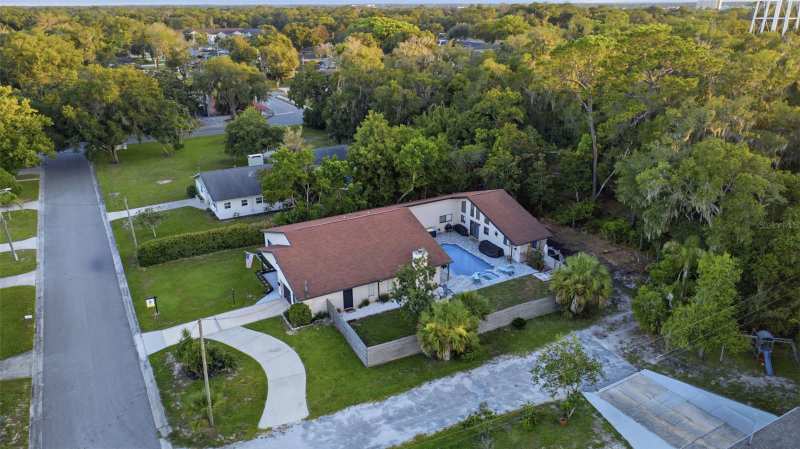 4 bedroom Single Family Residence at 516 N McDonald Avenue, University Manor, Deland — photo 1