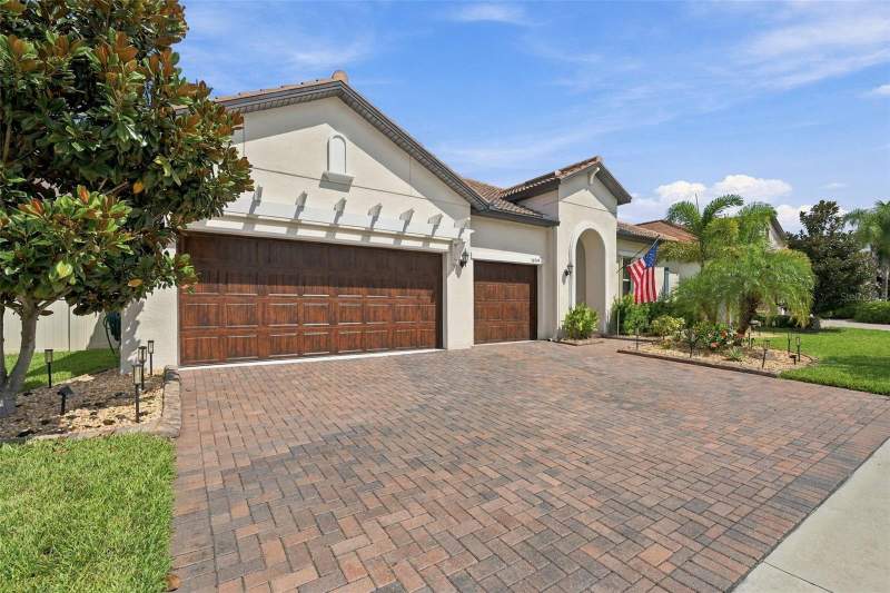 4 bedroom Single Family Residence at 16909 Clear Cork Drive, Forest Brooke Active Adult Ph, Wimauma — photo 2