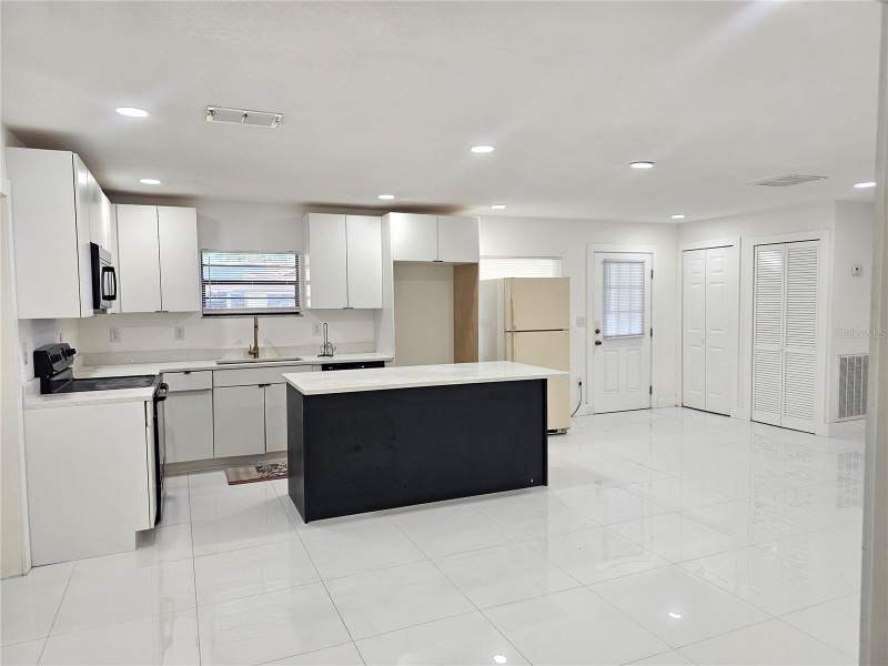 4 bedroom Single Family Residence at 6125 Liberty Avenue, Temple Grove Estates, Temple Terrace — photo 3