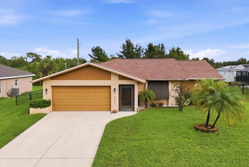 3 bedroom Single Family Residence at 10444 Gulfstream Boulevard, Port Charlotte Sec 064, Englewood — photo 1