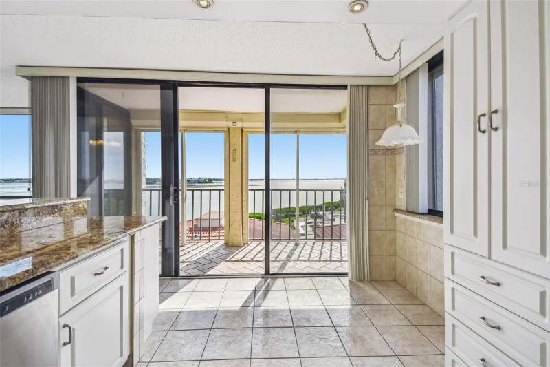 2 bedroom Condominium at 6104 Palma Del Mar Boulevard #402, Palma Del Mar I, St Petersburg — photo 2