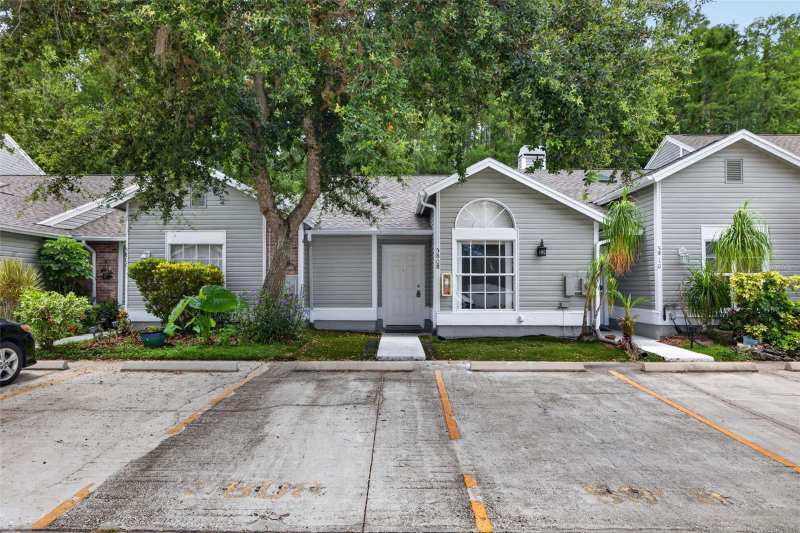 2 bedroom Townhouse at 5808 Red Cedar Lane, Townhomes Of Country Run Ph, Tampa — photo 1