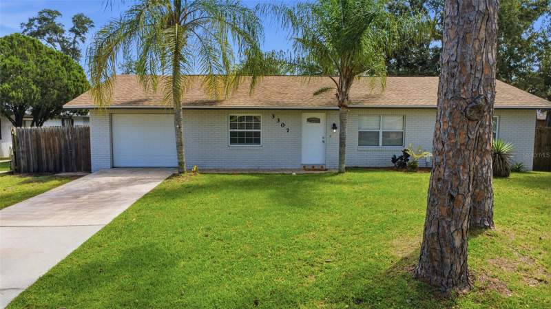 3 bedroom Single Family Residence at 3307 Pine Tree Drive, Florida Shores 01, Edgewater — photo 2