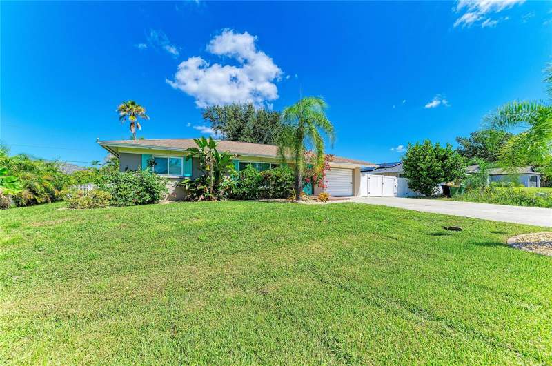 3 bedroom Single Family Residence at 6006 Gillot Boulevard, Port Charlotte Sec 052, Port Charlotte — photo 2