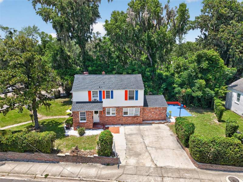 4 bedroom Single Family Residence at 949 SW 13th Street, Livingstons Add, Gainesville — photo 2