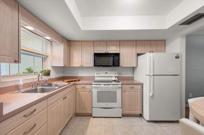 1 bedroom Villa at 1668 S Lake Avenue #2, Normandy Park South, Clearwater — photo 4
