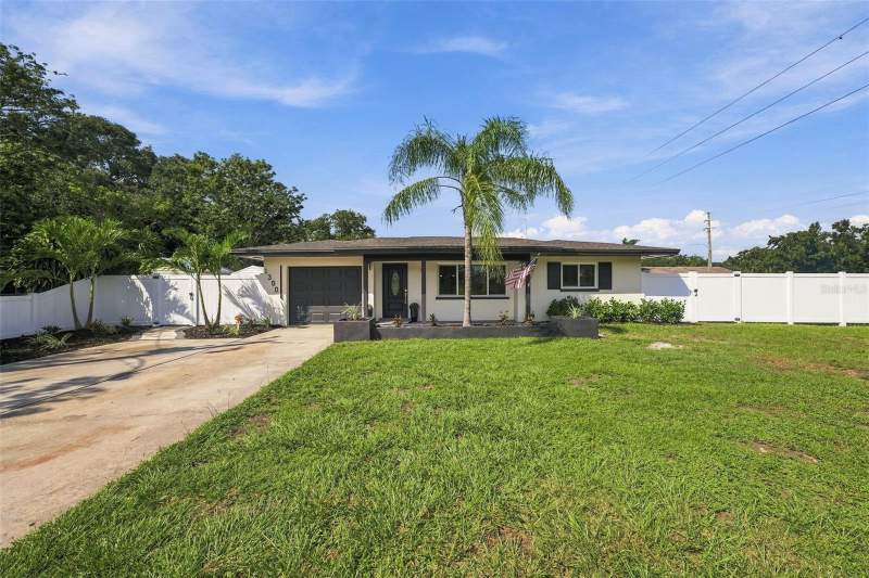 4 bedroom Single Family Residence at 1300 S Hillcrest Avenue, Brookhill, Clearwater — photo 2