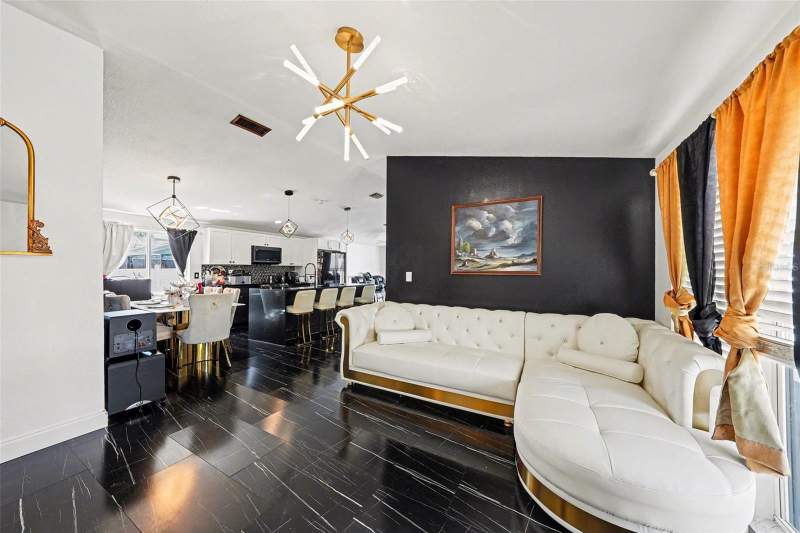 3 bedroom Single Family Residence at 10119 Chimney Hill Court, Timberlane Sub Unit 3A, Tampa — photo 5