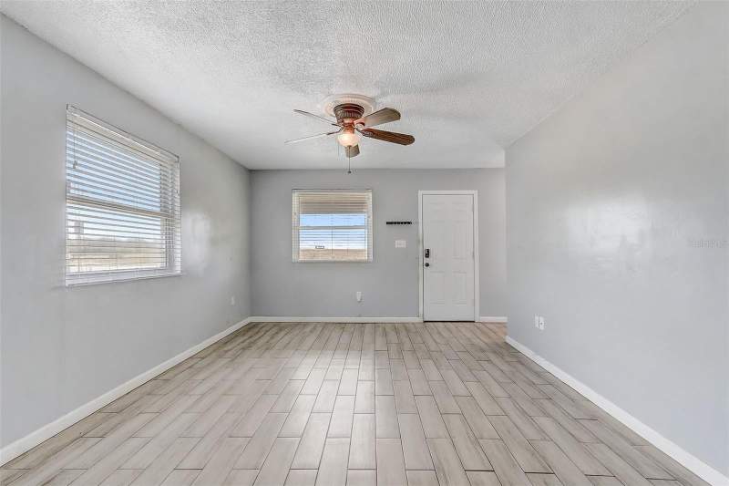 4 bedroom Single Family Residence at 2590 E State Road 46, Stevens Add To Midway, Sanford — photo 4