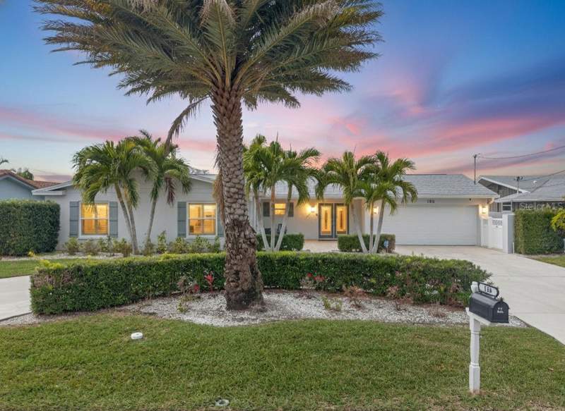 5 bedroom Single Family Residence at 136 WINDWARD ISLAND, ISLAND ESTATES OF CLEARWATER, CLEARWATER BEACH — photo 1