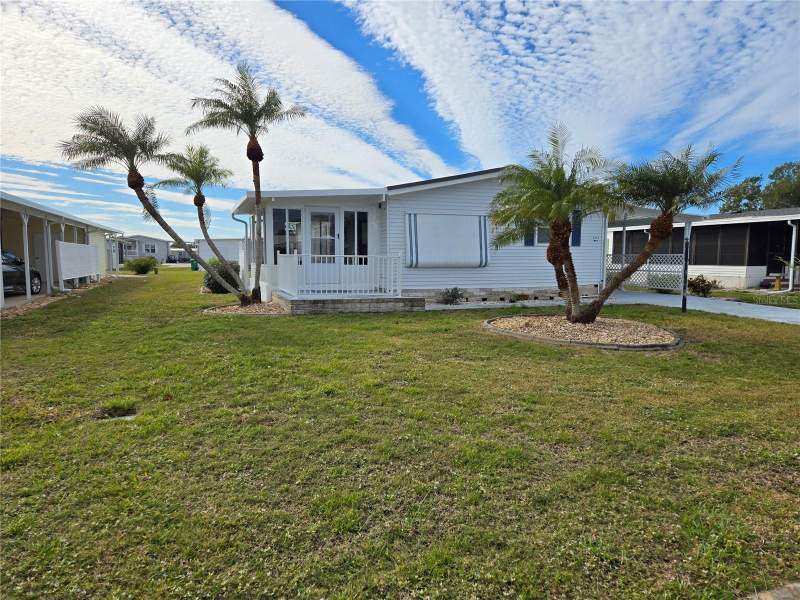 2 bedroom Manufactured Home at 8479 Tanaka Drive, Lemon Bay Isles Ph 03, Englewood — photo 2