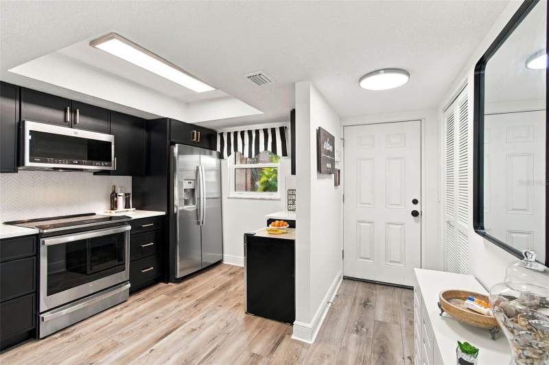 2 bedroom Condominium at 4805 Alt 19 #713, Cove Spgs Condo, Palm Harbor — photo 4